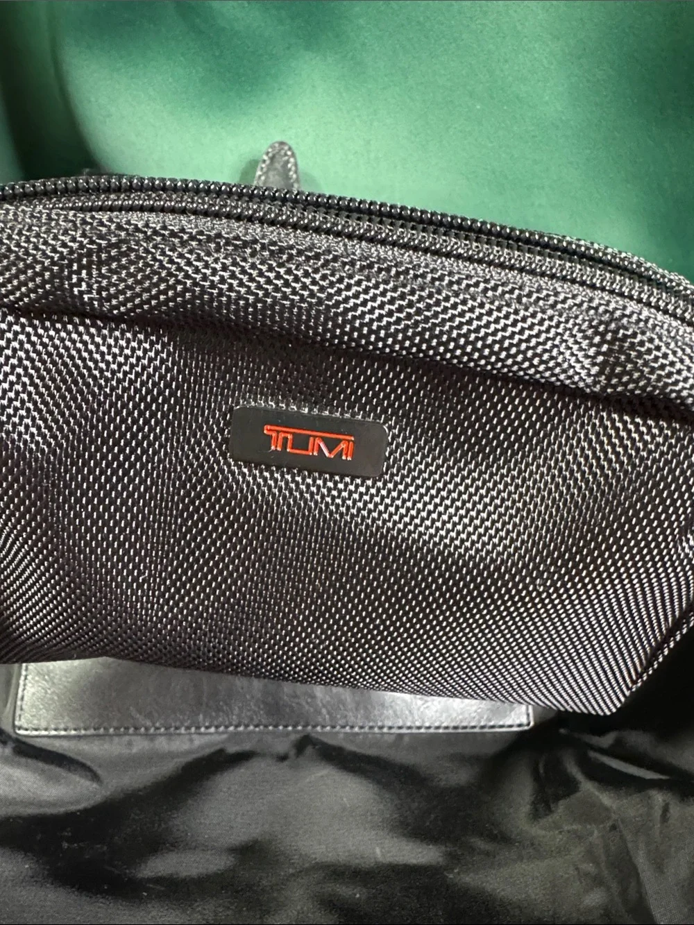 Lot of Tumi’s cosmetic and tote bag - Picture 3 of 9